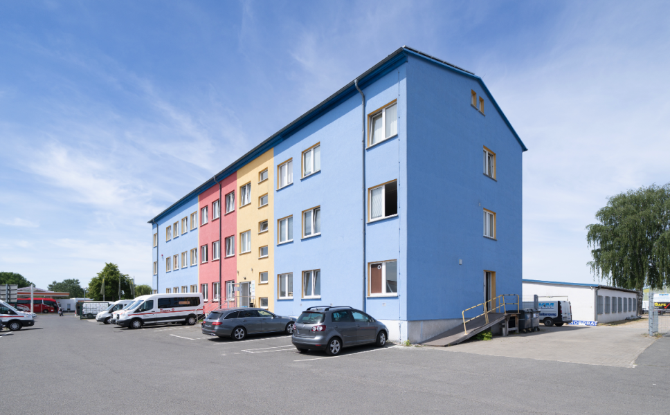 NEU* PKW-STELLPLÄTZE auf Privatgrundstück in Oranienburg zu vermieten!  Bild 1