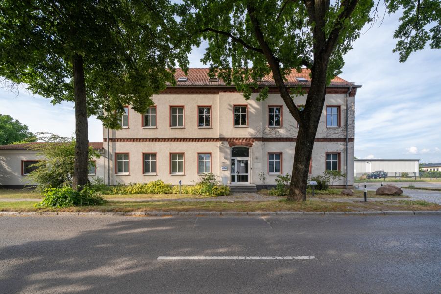 AB SOFORT: PKW-Stellplatz auf Privatgelände zu vermieten Bild 1