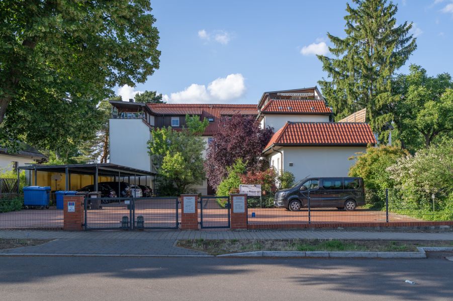 Stellplatz auf  eingezäuntem privat Grundstück ! Bild 1