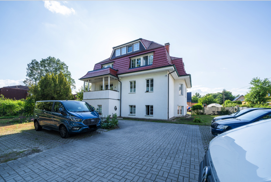 PKW Stellplatz auf eingezäuntem Privatgrundstück Bild 2