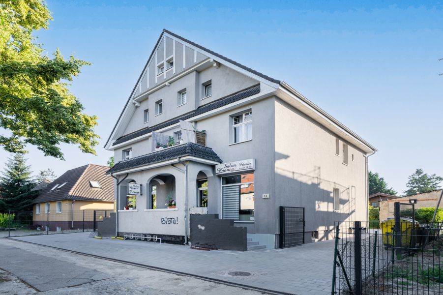 PKW-Stellplatz auf dem Hof Bild 0