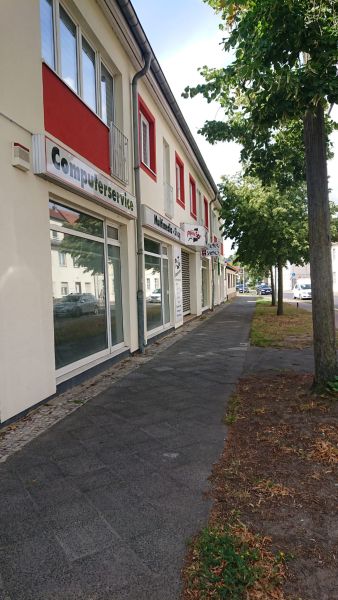 Lichtdurchflutetes Büro im Erdgeschoss im Zentrum von Oranienburg Bild 1