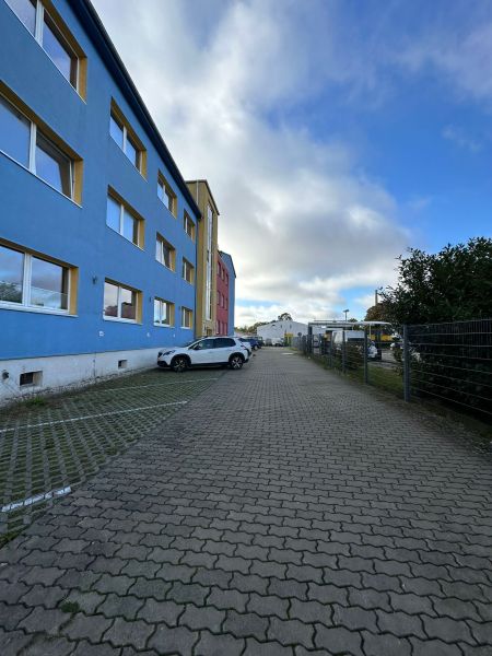 NEU* PKW-STELLPLÄTZE auf Privatgrundstück in Oranienburg zu vermieten!  Bild 0