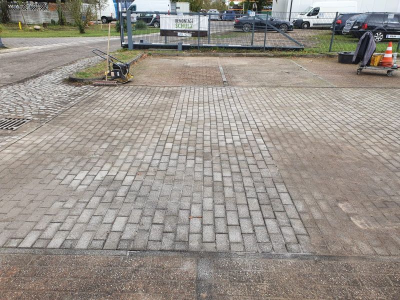 AB SOFORT: PKW-Stellplatz auf Privatgelände zu vermieten Bild 0