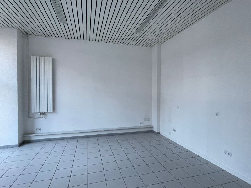 Büro in Oranienburg mit zwei Räumen zzgl. bis zu 20 Stellplätze Bild 3