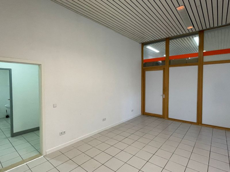 Büro in Oranienburg mit zwei Räumen zzgl. bis zu 20 Stellplätze Bild 2