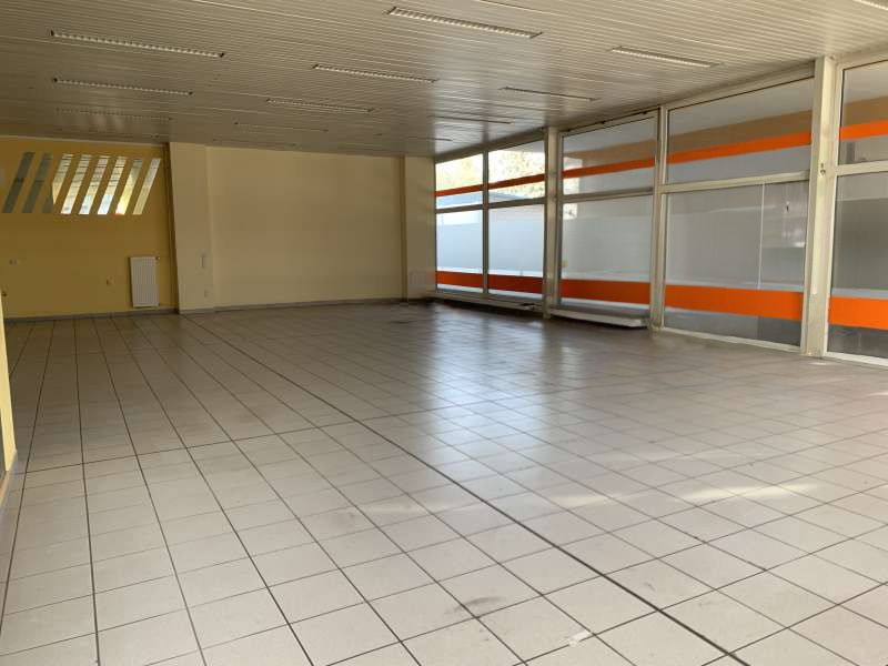 Oranienburg, Gewerbefläche im Erdgeschoss mit großen Fenstern zur Straße Bild 3