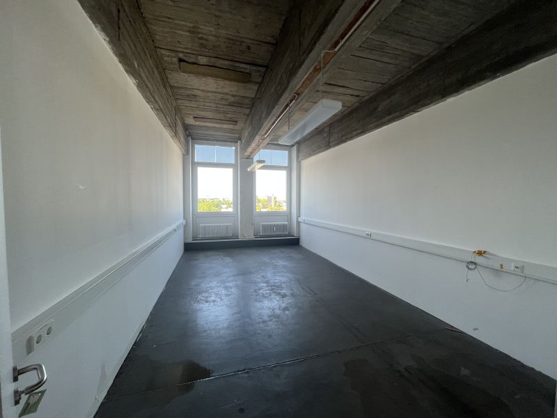 NEU 30 qm Bürofläche in Neukölln zu vermieten! 4. OG Bild 1