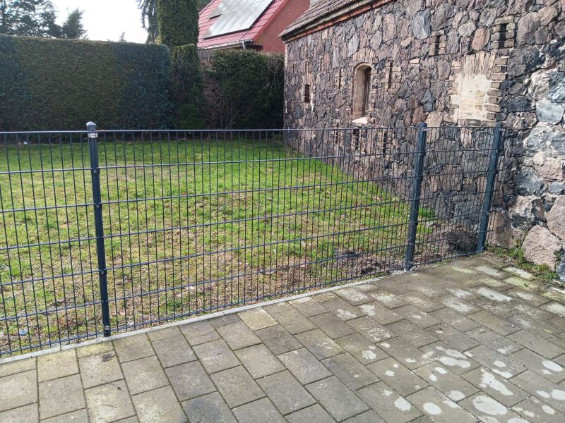 60 qm Remise mit ca. 130 qm Freifläche Bild 1