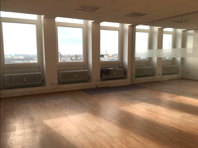 Modernes Büro mit 3 Räumen und großer Fensterfront Bild 0