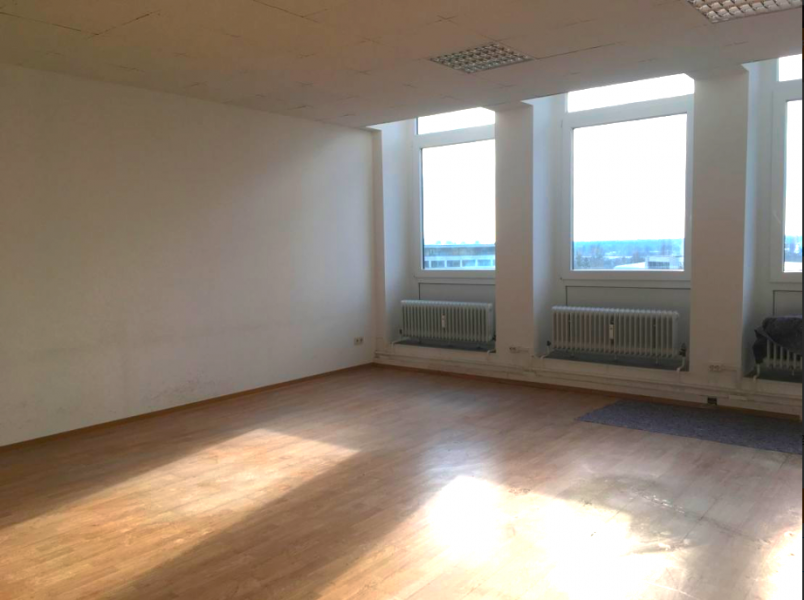 Modernes Büro mit 3 Räumen und großer Fensterfront Bild 2