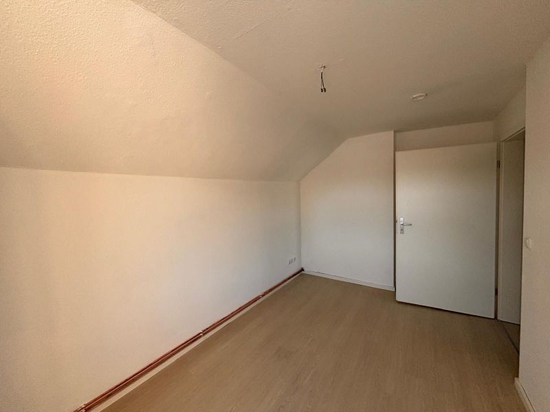 Dachgeschosswohnung ca. 102 qm zentral zum Bahnhof Zossen gelegen - Photo 2