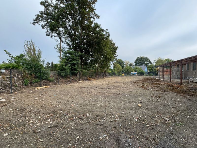 Gewerbefläche in Top-Lage – 1400 qm Freifläche + 100 qm überdachte Fläche, Nähe Bahnhof Zossen Bild 0