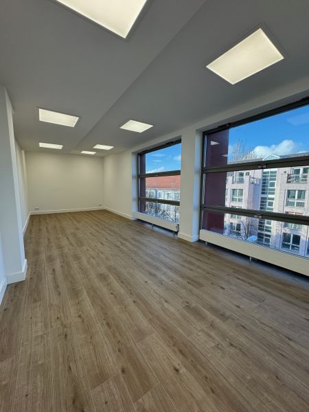 Work Different: 236 m² Büro im Erstbezug, jung & stylish – 13 Min. zum  Alex Bild 3