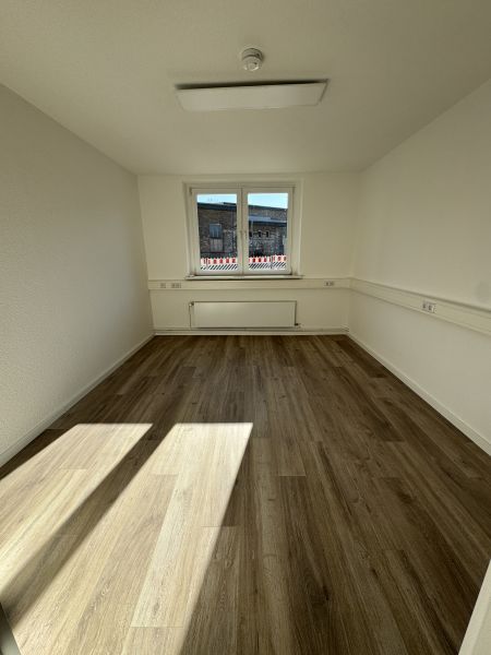 Büroräume in Zossen zu vermieten ! Flexible Aufteilung ab 20 qm Bild 0