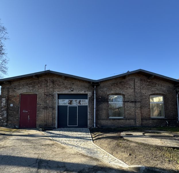 Vielseitiger Gewerberaum: 343,66 qm Halle in Zossen Bild 1