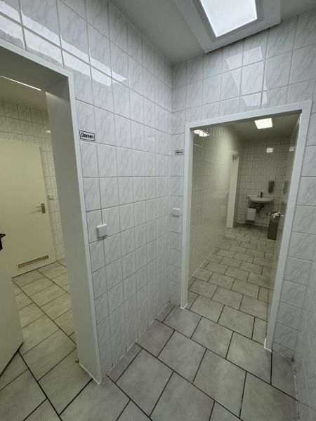 Vielseitiger Gewerberaum: 343,66 qm Halle in Zossen Bild 2