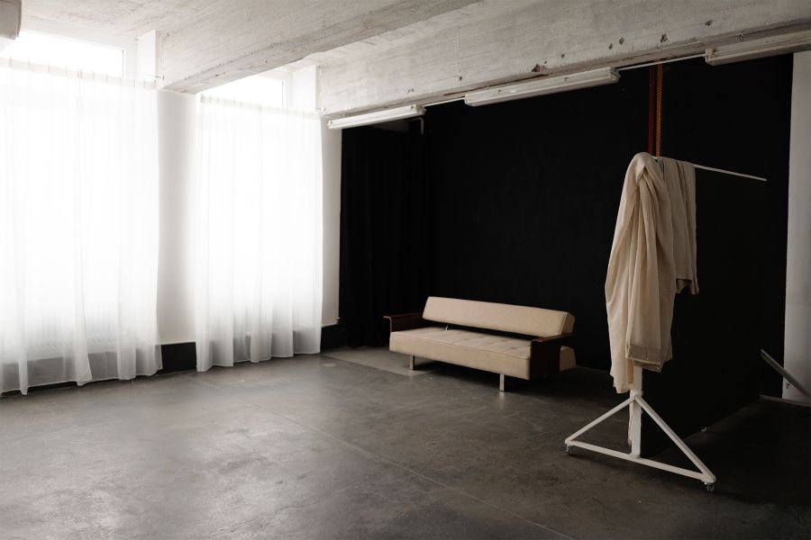 30 qm Bürofläche in Neukölln 9. OG zu vermieten: Perfekte Arbeitsumgebung für Ihr Business! Bild 0