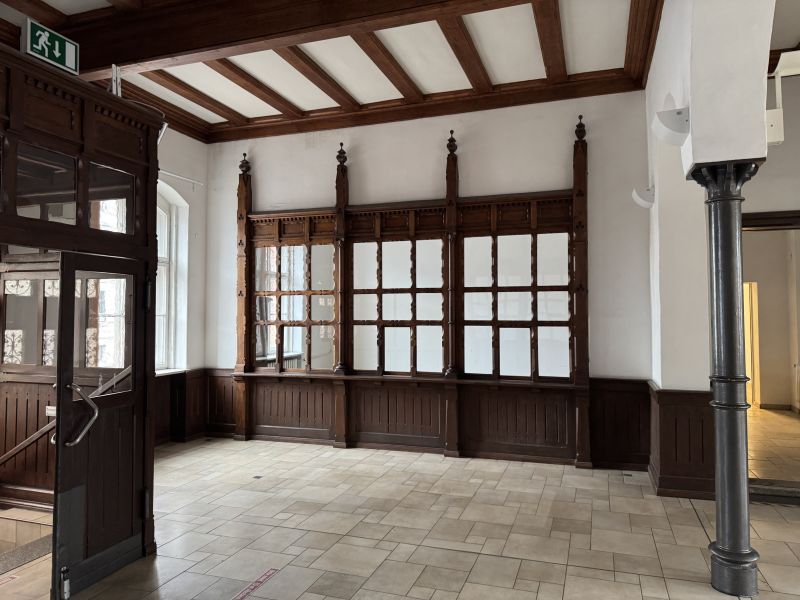 Einzigartige EG-Gewerbeeinheit in der alten Post zu vermieten Bild 2