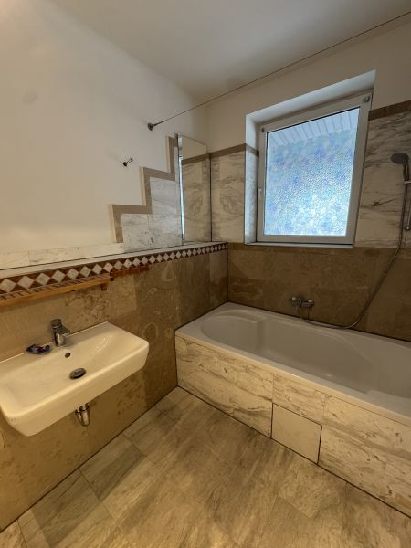 Einzigartiges Loft-Juwel: Historische Remise mit 3m Gewölbe, Kamin & eigenem Garten Bild 8