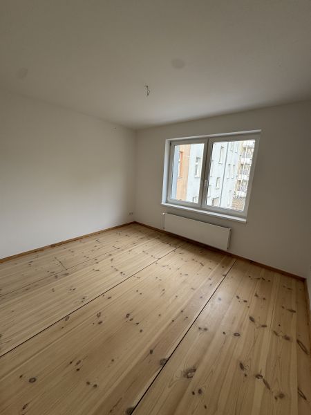 Einzigartiges Loft-Juwel: Historische Remise mit 3m Gewölbe, Kamin & eigenem Garten Bild 5