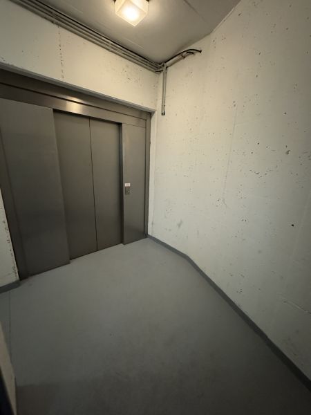 Motorradstellplatz auf abgeschlossenem Gelände Nähe Bahnhof Lichtenberg Bild 6