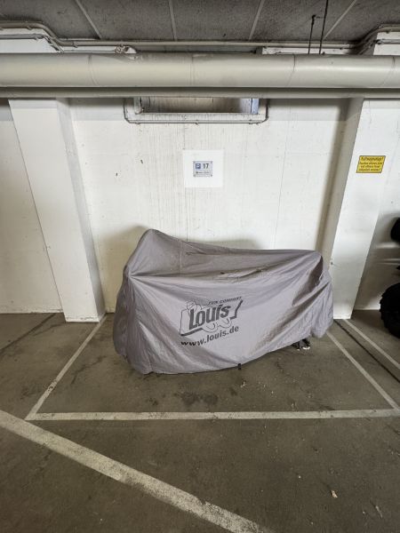 Motorradstellplatz auf abgeschlossenem Gelände Nähe Bahnhof Lichtenberg Bild 0