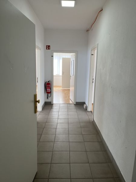 Bürofläche in der Sachsenhausener Straße 23A. 2, 3, 4, 5 oder 6 Büroräume auf 122 m² Bild 4
