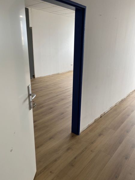 30 qm Bürofläche in Neukölln 9. OG zu vermieten: Perfekte Arbeitsumgebung für Ihr Business! Bild 1