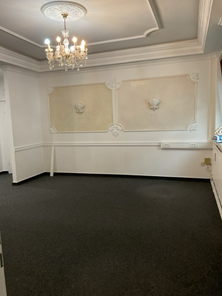 Helle EG-Bürofläche in Neukölln zu vermieten Bild 0