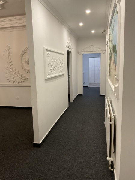 Helle EG-Bürofläche in Neukölln zu vermieten Bild 1