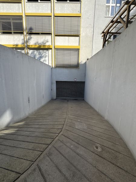 ** Tiefgaragen-Stellplatz unweit des S-Bhf Lichtenberg ** Bild 1