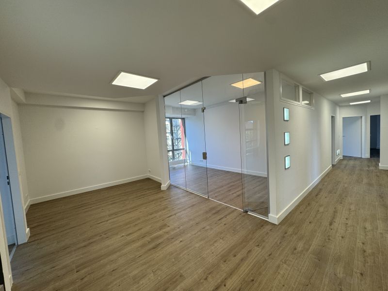 Work Different: 236 m² Büro im Erstbezug, jung & stylish – 13 Min. zum  Alex Bild 2