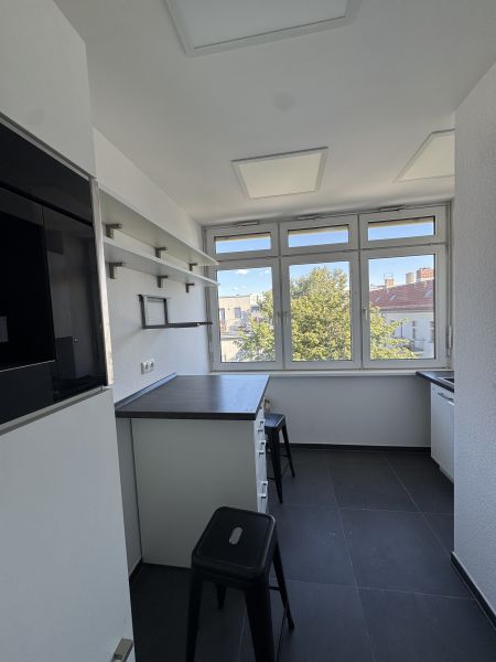 Work Different: 236 m² Büro im Erstbezug, jung & stylish – 13 Min. zum  Alex Bild 4