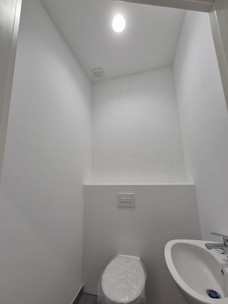 Helle EG-Bürofläche mit neuem Dielenboden direkt am S-Bahnhof Strausberg Bild 6