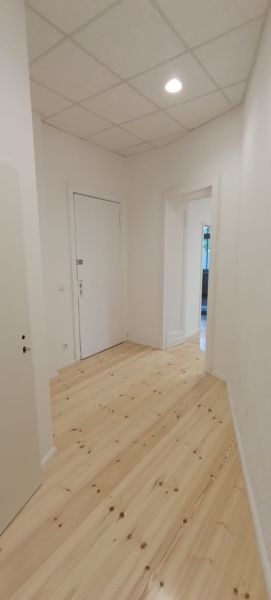 Helle EG-Bürofläche mit neuem Dielenboden direkt am S-Bahnhof Strausberg Bild 2