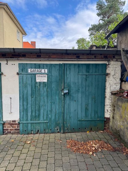 Geräumige Garage als PKW-Abstellmöglichkeit oder für Lagernutzung zu vermieten Bild 0