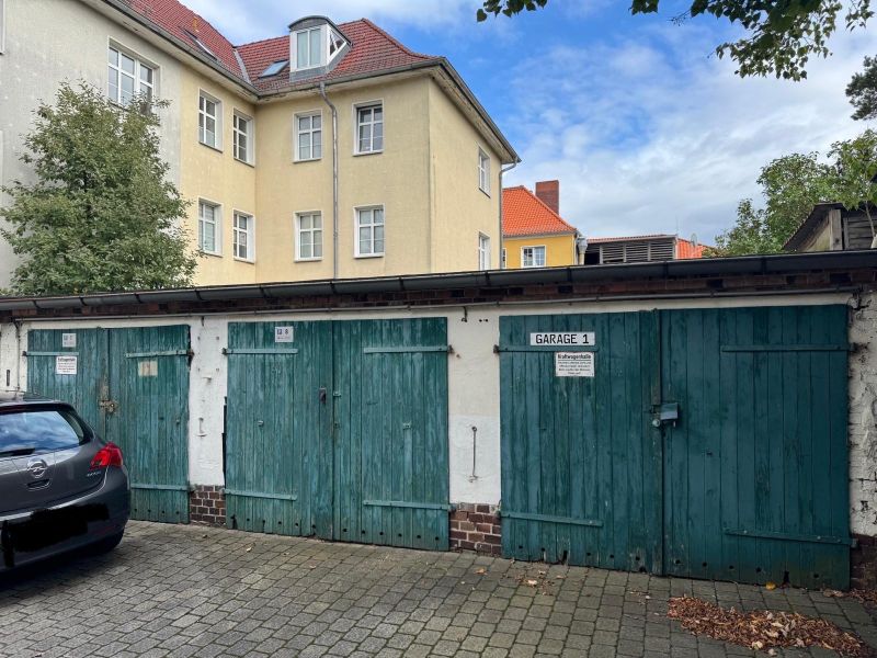 Geräumige Garage als PKW-Abstellmöglichkeit oder für Lagernutzung zu vermieten Bild 2