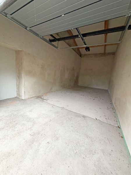 Ebenerdige Garage/Lagerfläche 30,53 qm mit Freifläche und Stromanschluss zu vermieten Bild 0