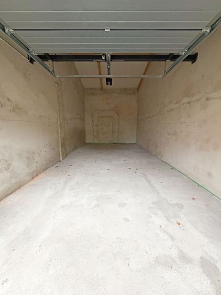 Ebenerdige Garage/Lagerfläche 34,27 qm mit Freifläche und Stromanschluss zu vermieten Bild 0
