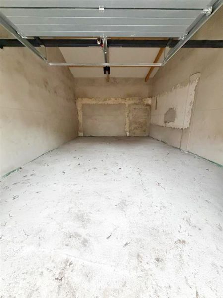 Ebenerdige Garage/Lagerfläche 47,80 qm mit Freifläche und Stromanschluss zu vermieten Bild 0