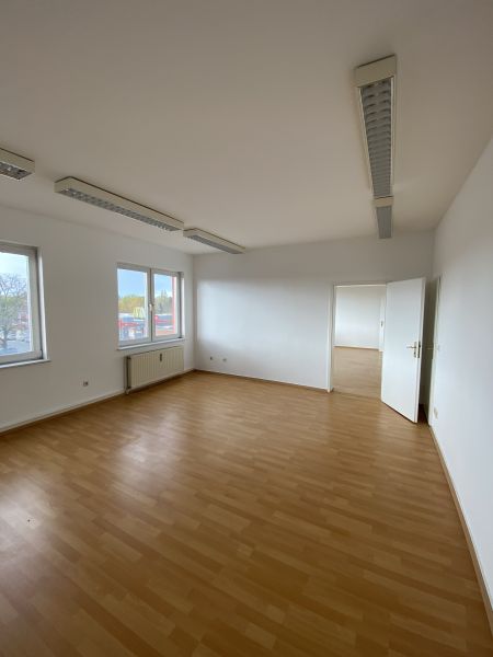 69,04 qm Büro mit eigenem WC direkt in Oranienburg zu vermieten Bild 1