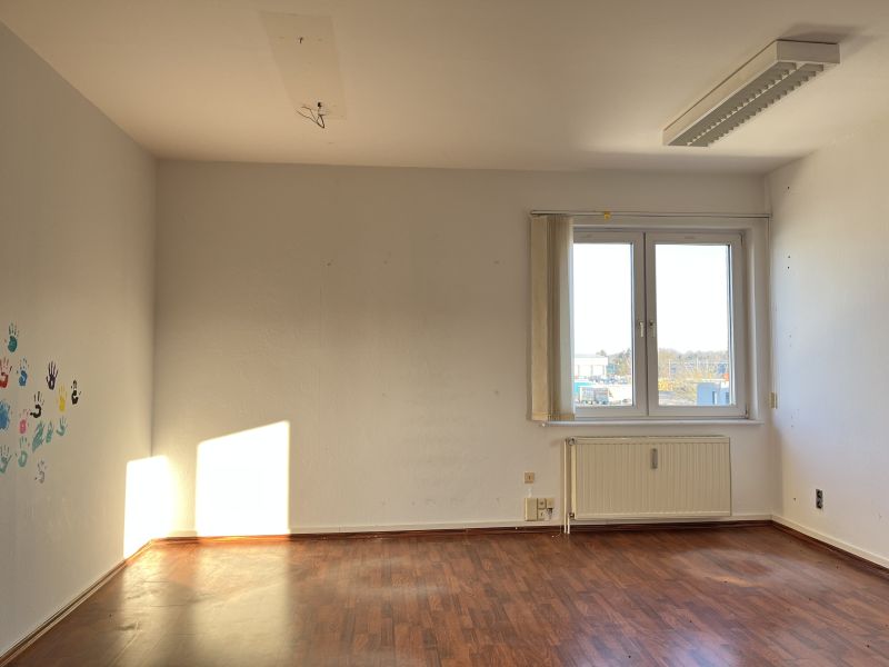 Bürofläche im 2. OG direkt in Oranienburg 123 qm zu vermieten Bild 1