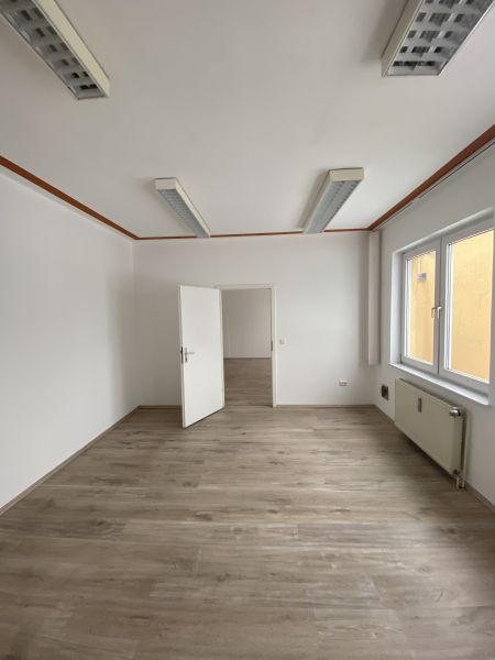 Büro in Oranienburg! Jetzt neu: ca. 216,67 qm, dazu weitere Büros & Stellplätze verfügbar. Bild 6