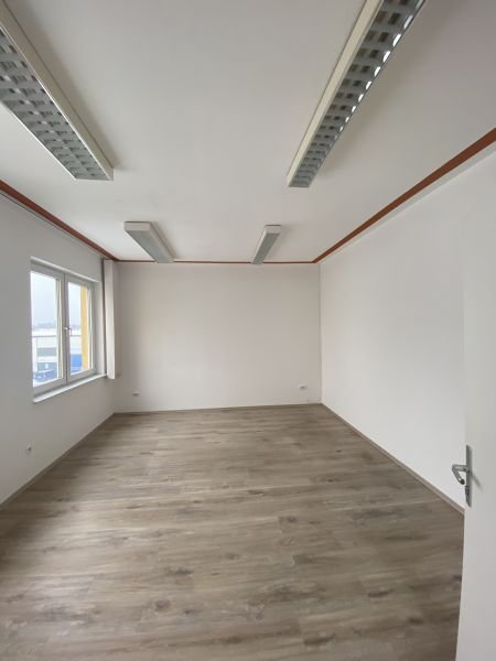 Büro in Oranienburg! Jetzt neu: ca. 216,67 qm, dazu weitere Büros & Stellplätze verfügbar. Bild 5