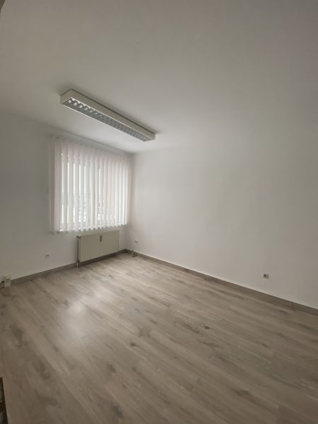 Büro in Oranienburg! Jetzt neu: ca. 216,67 qm, dazu weitere Büros & Stellplätze verfügbar. Bild 2