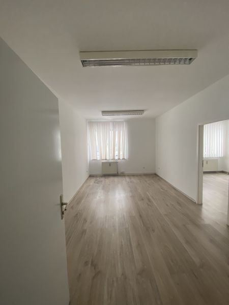 Büro in Oranienburg! Jetzt neu: ca. 216,67 qm, dazu weitere Büros & Stellplätze verfügbar. Bild 1