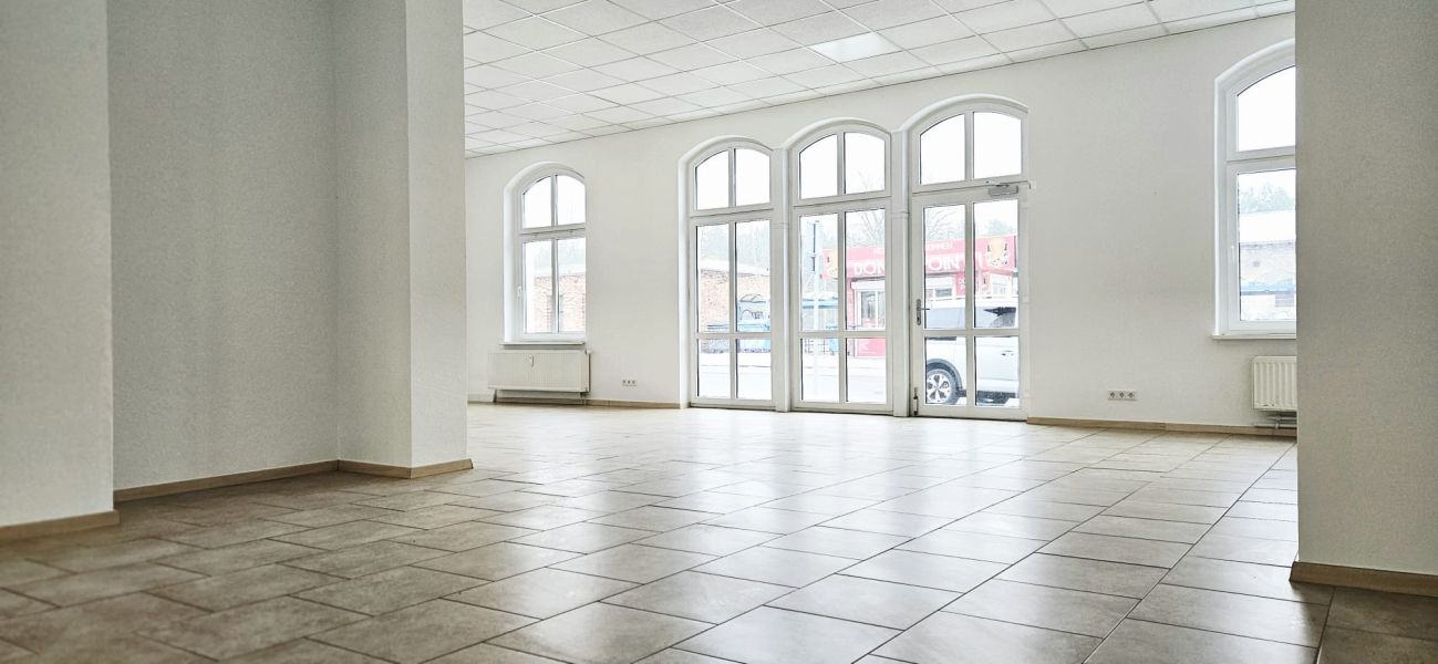 Modernes Raumwunder: Lichtdurchflutete 105 m² Laden- oder Bürofläche im EG direkt am Bahnhof Bild 1
