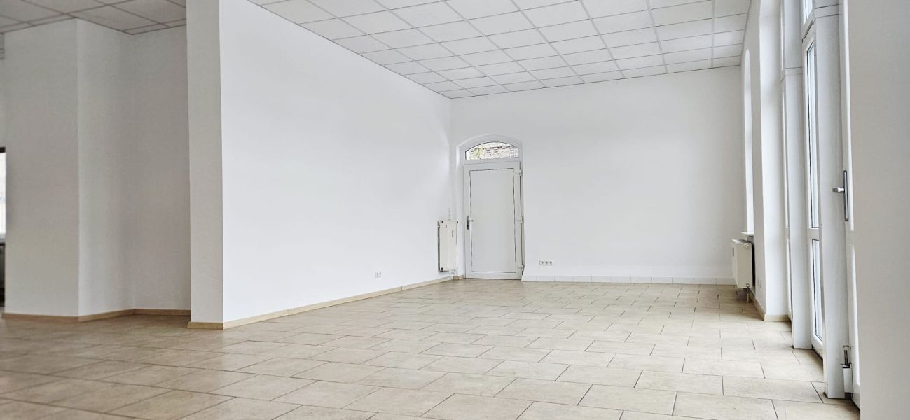 Modernes Raumwunder: Lichtdurchflutete 105 m² Laden- oder Bürofläche im EG direkt am Bahnhof Bild 4
