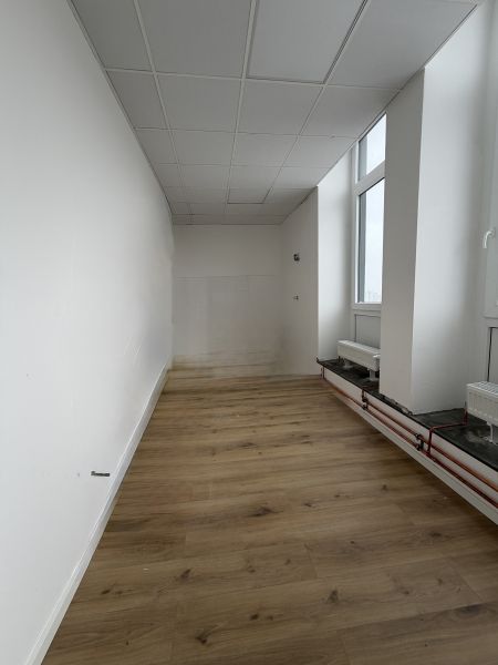 87 qm Bürofläche in Neukölln 9. OG zu vermieten: Perfekte Arbeitsumgebung für Ihr Business! Bild 1